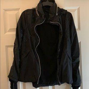 Lululemon run rustle jacket wet/dry whether